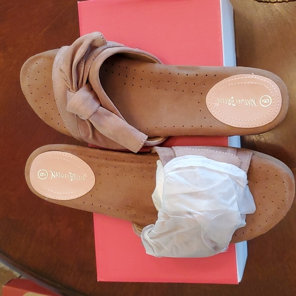 New in Box Pink Suede Bow Slides - Picture 2 of 4